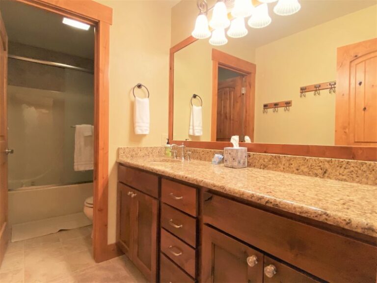 Whitefish lake vacation rental second full bathroom.